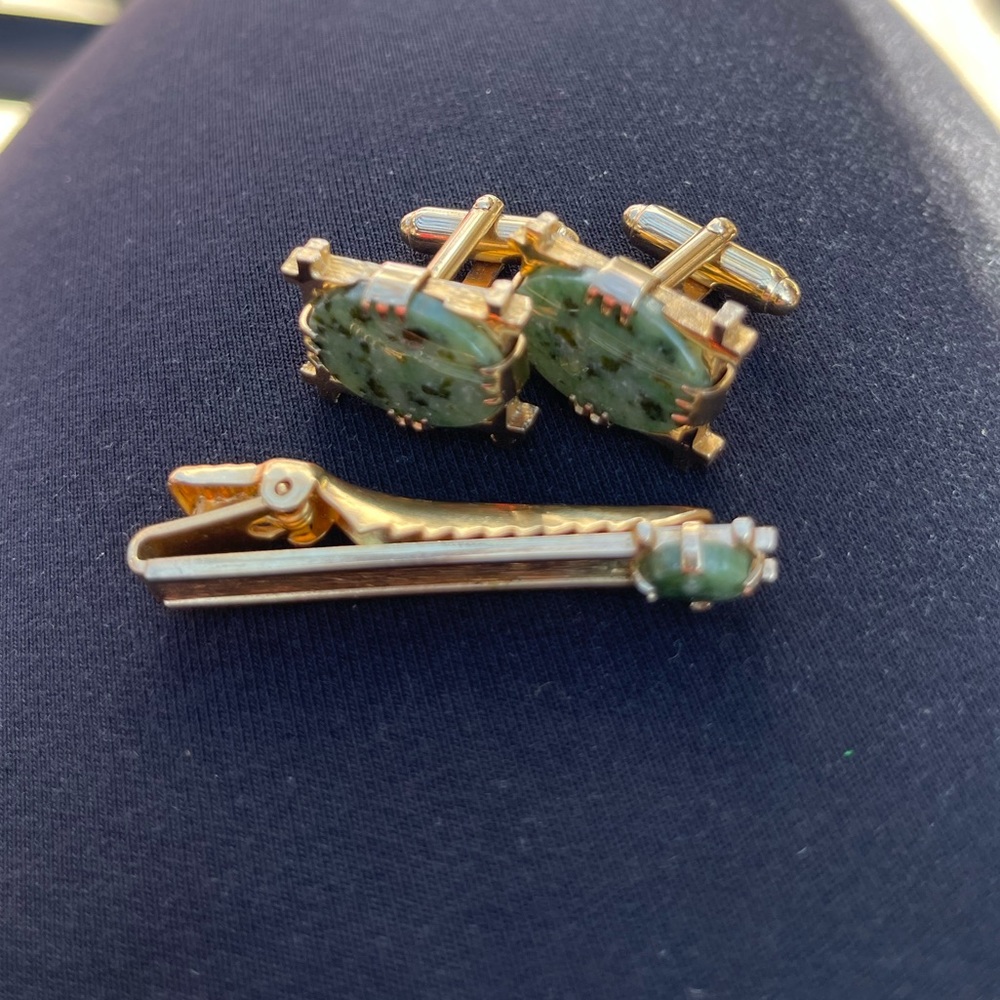 Vintage jade like cuff links and matching tie clip